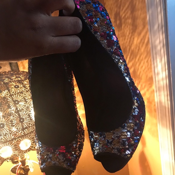 Heels - Picture 2 of 3